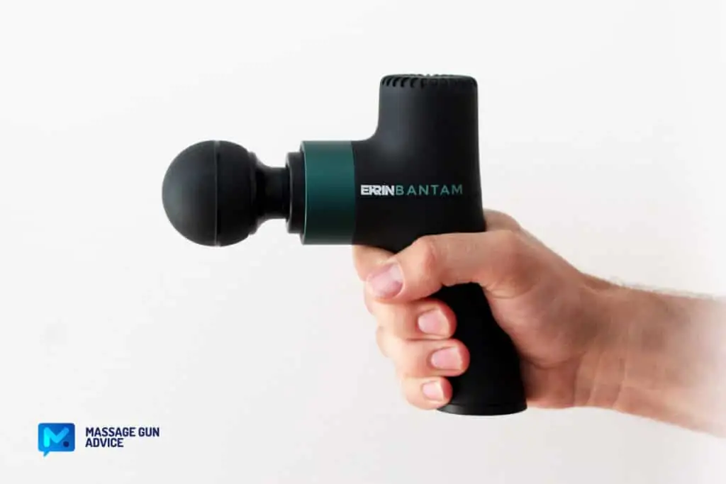 ekrin bantam massager in hand