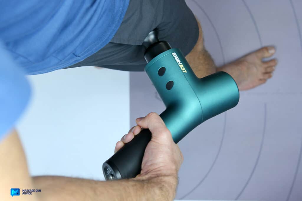 Massage Gun For IT Band Syndrome A PT's Advice